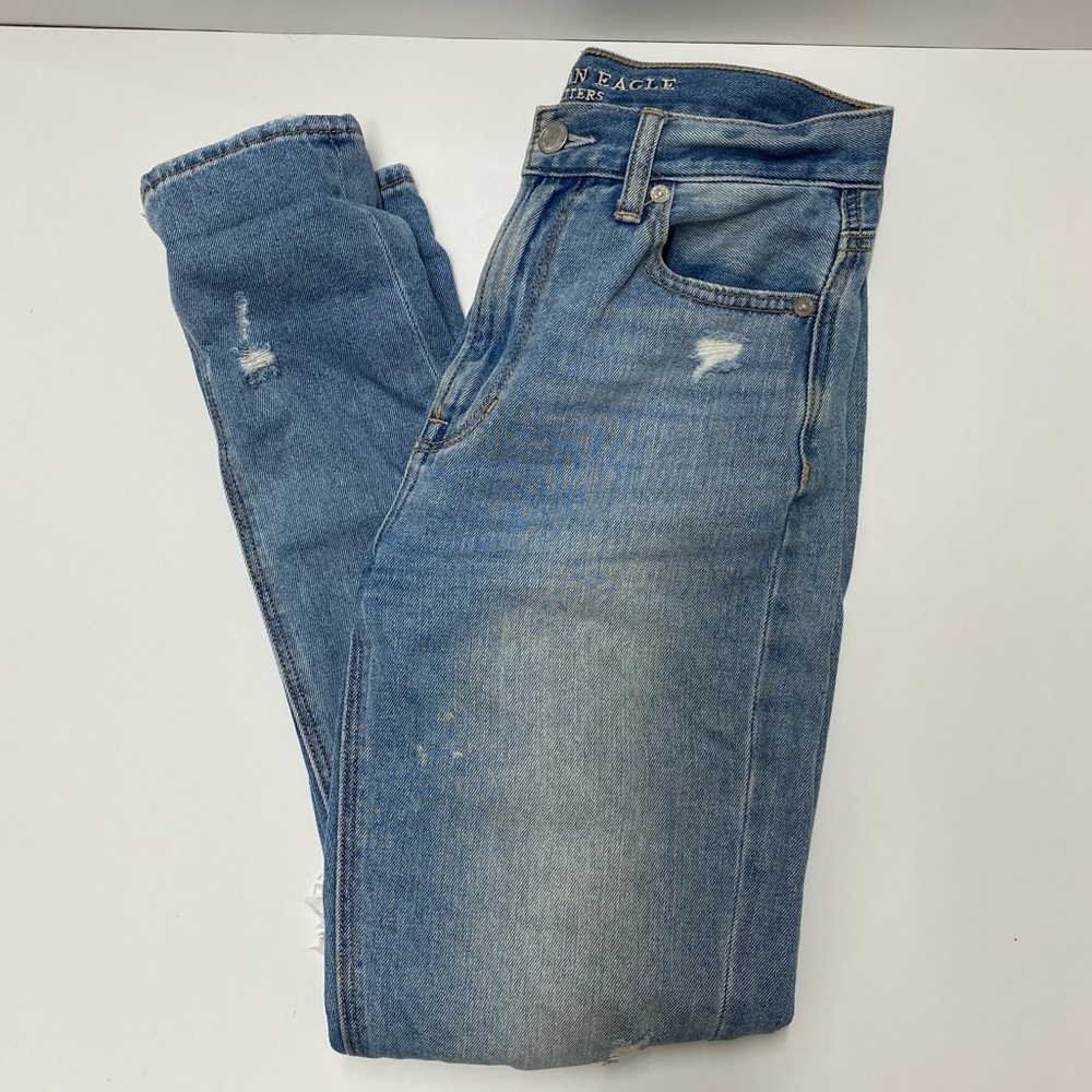 American Eagle Outfitters Distressed Destroyed Mom Jeans Medium-Light Wash Sz 0